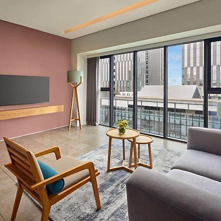 Novotel Living Saigon South Хошимин Экстерьер фото