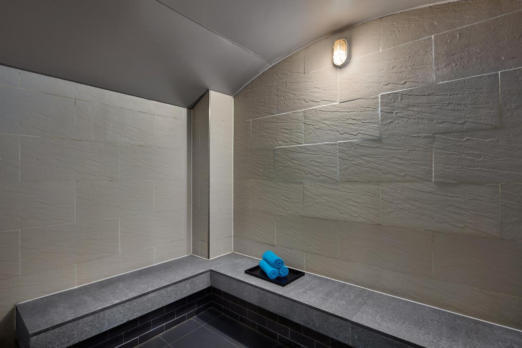 Novotel Living Saigon South Хошимин Экстерьер фото