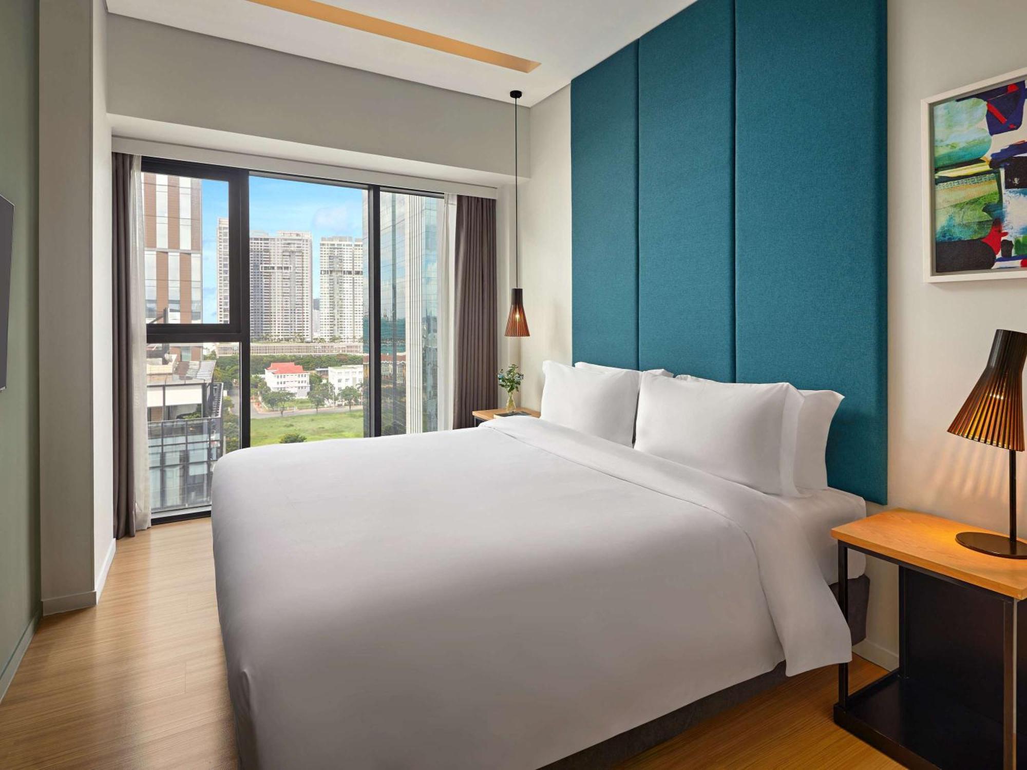 Novotel Living Saigon South Хошимин Экстерьер фото