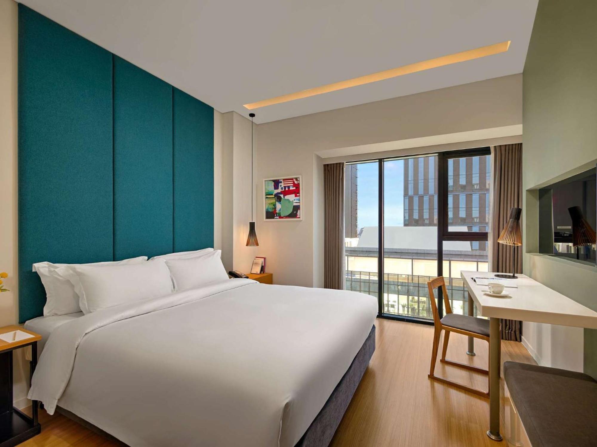 Novotel Living Saigon South Хошимин Экстерьер фото