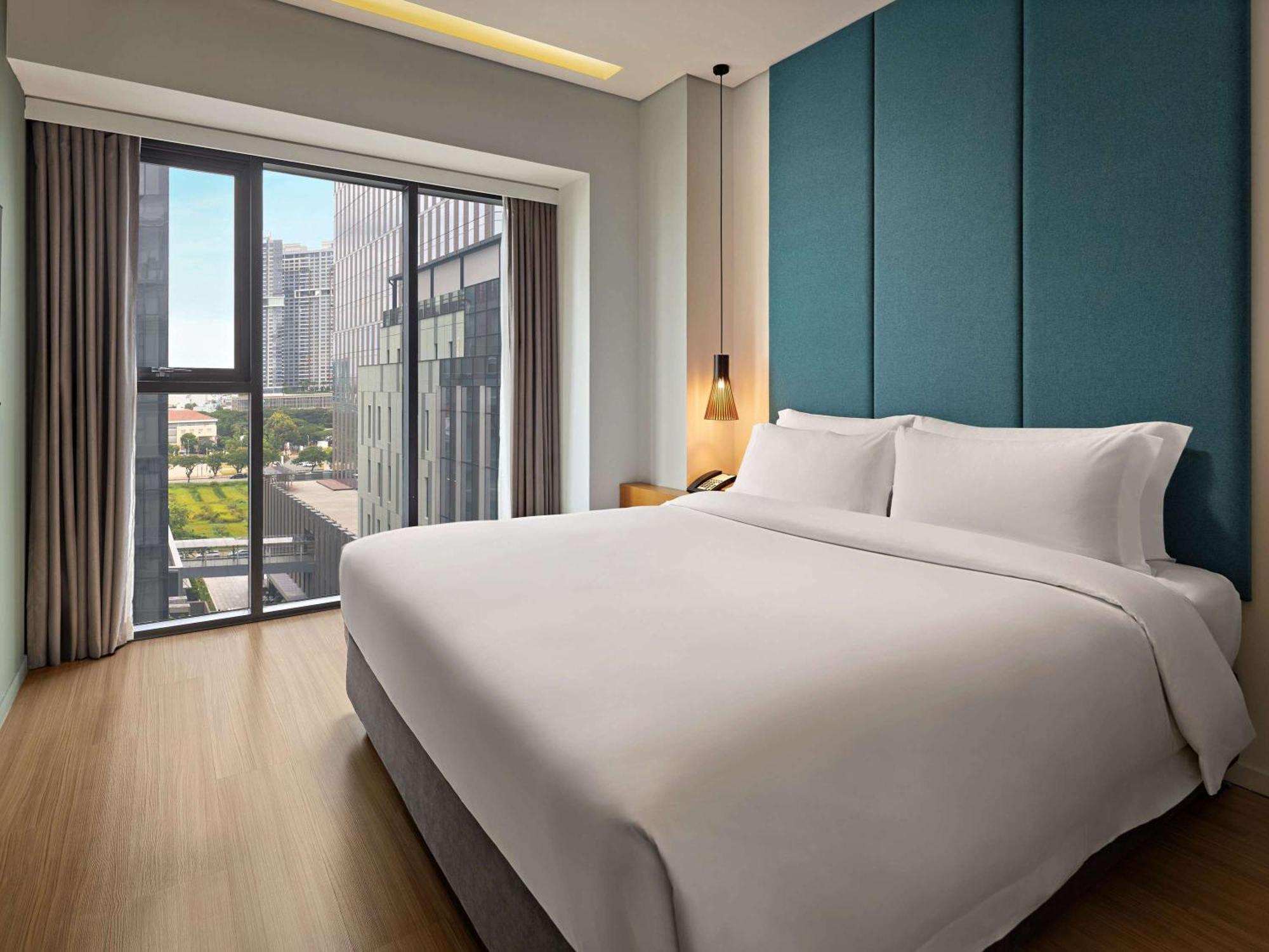 Novotel Living Saigon South Хошимин Экстерьер фото