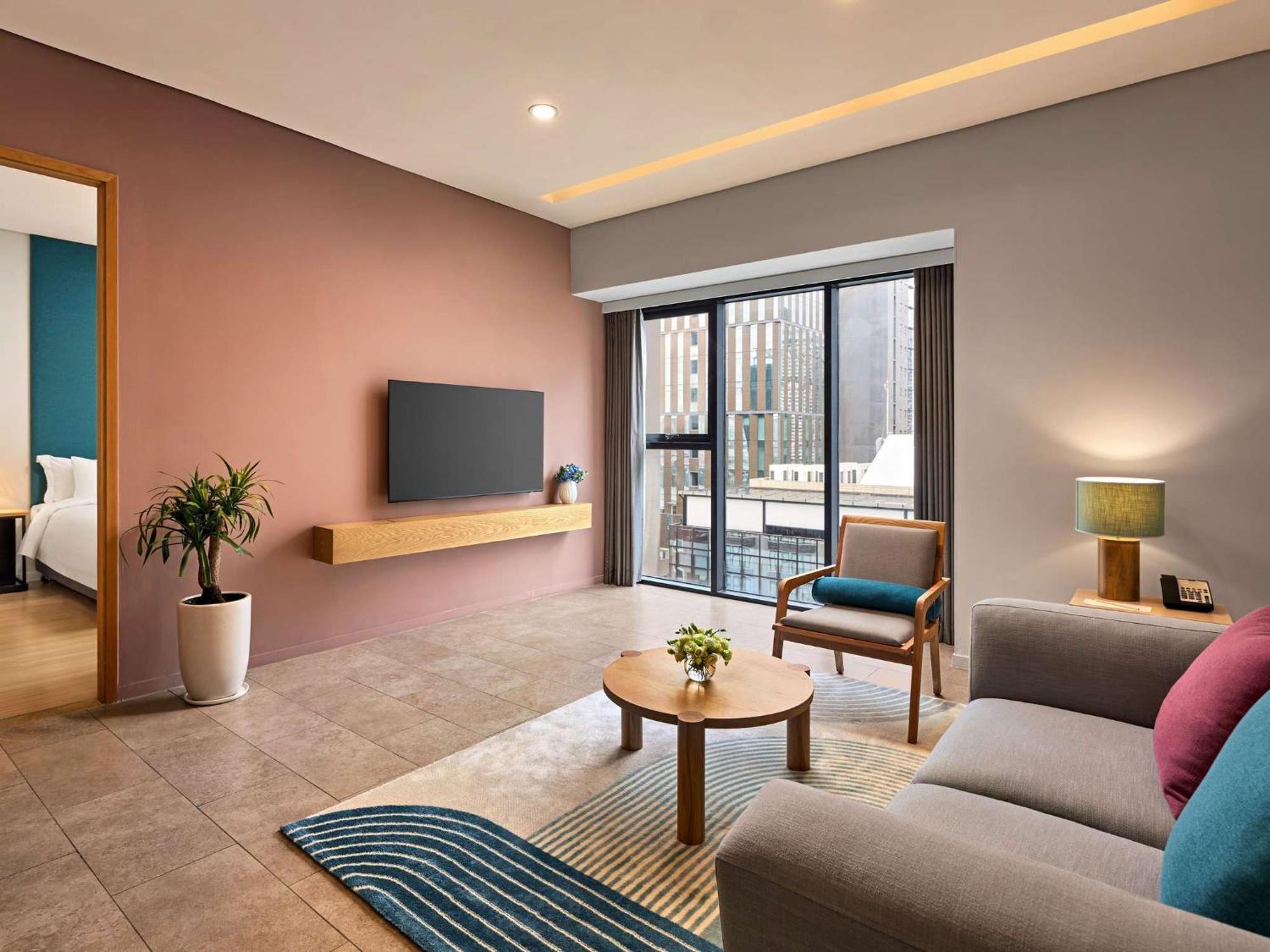 Novotel Living Saigon South Хошимин Экстерьер фото